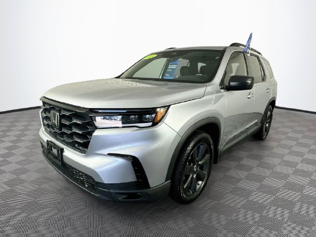 Used 2025 Honda Pilot Sport image 6