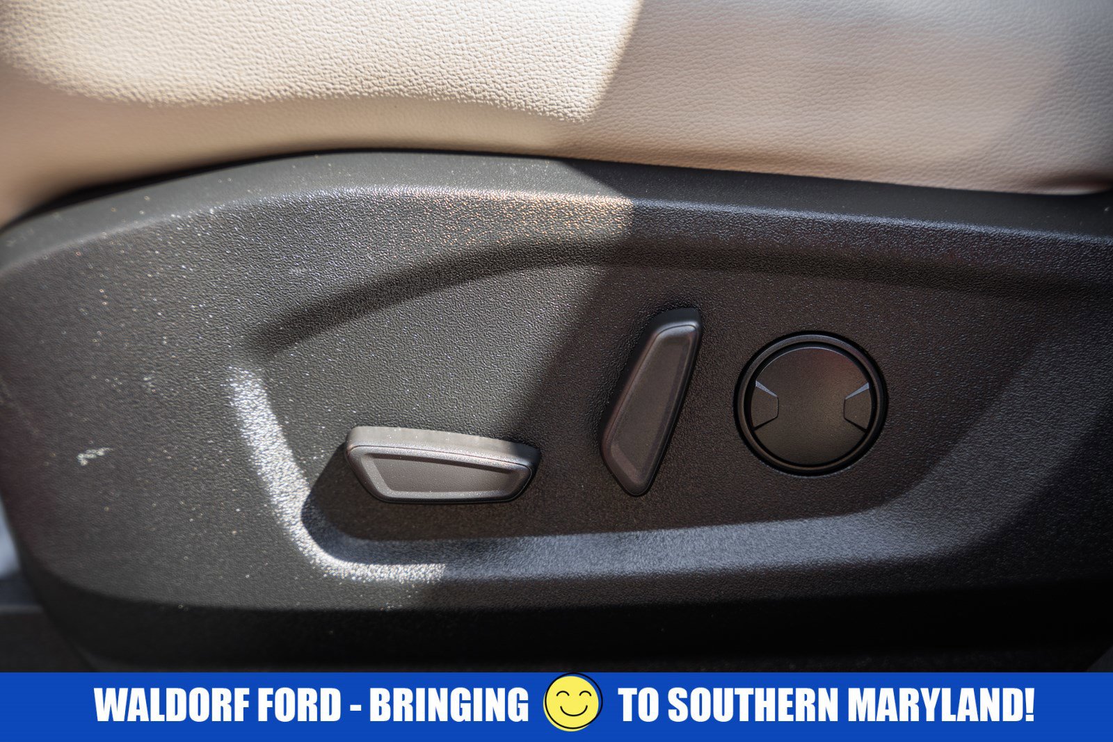 Certified 2020 Ford Edge Titanium w/ Equipment Group 301A AWD/4WD image 35