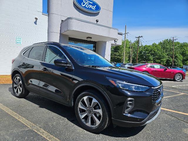 Certified 2024 Ford Escape Platinum w/ Premium Technology Package AWD/4WD image 3