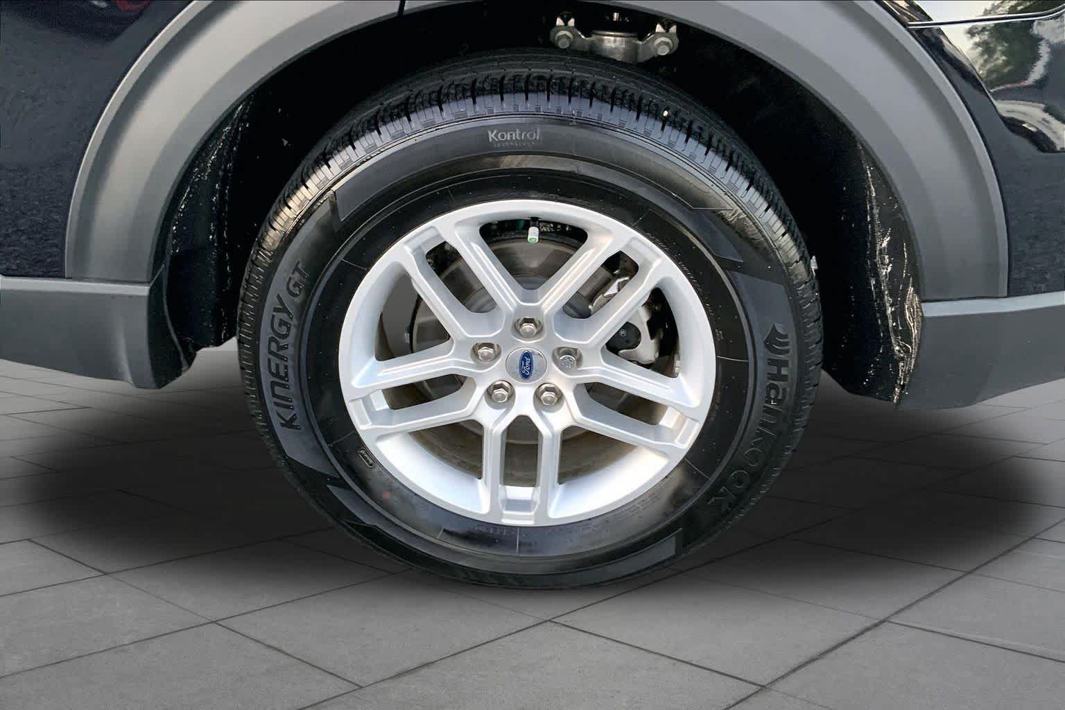 Certified 2025 Ford Explorer Active w/ Active Comfort Package RWD image 10