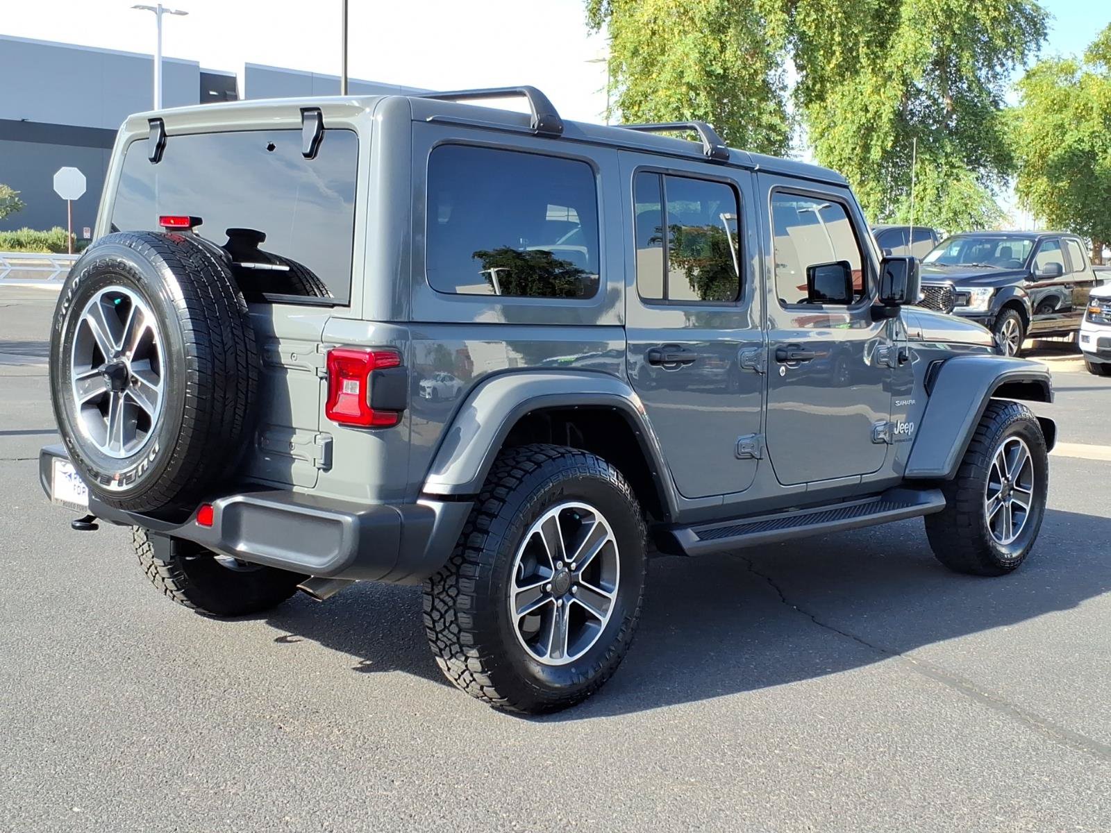 Used 2023 Jeep Wrangler Unlimited Sahara w/ LED Lighting Group AWD/4WD image 5
