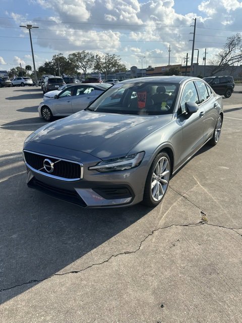Used 2020 Volvo S60 T5 Momentum image 2