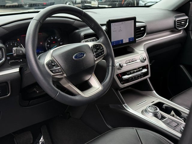 Certified 2024 Ford Explorer XLT w/ Equipment Group 202A AWD/4WD image 9