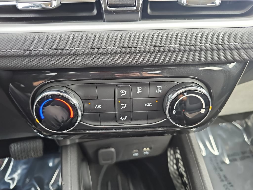 Used 2025 Chevrolet TrailBlazer LT FWD image 22