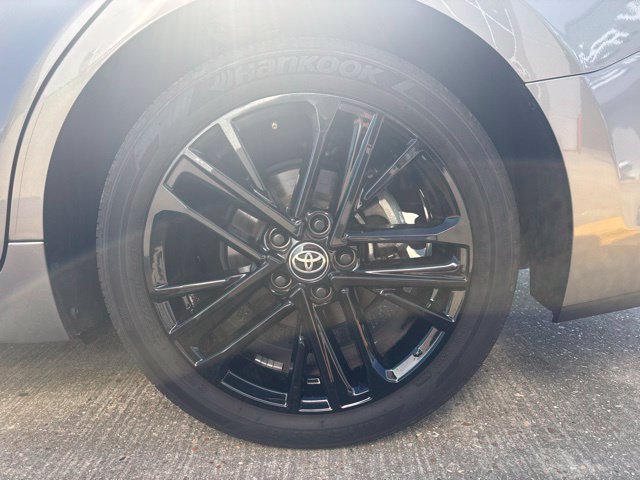 Used 2025 Toyota Camry SE w/ Convenience Package FWD image 12