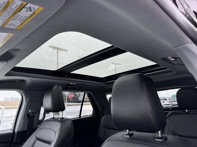 Certified 2023 Ford Explorer XLT w/ Equipment Group 202A image 9