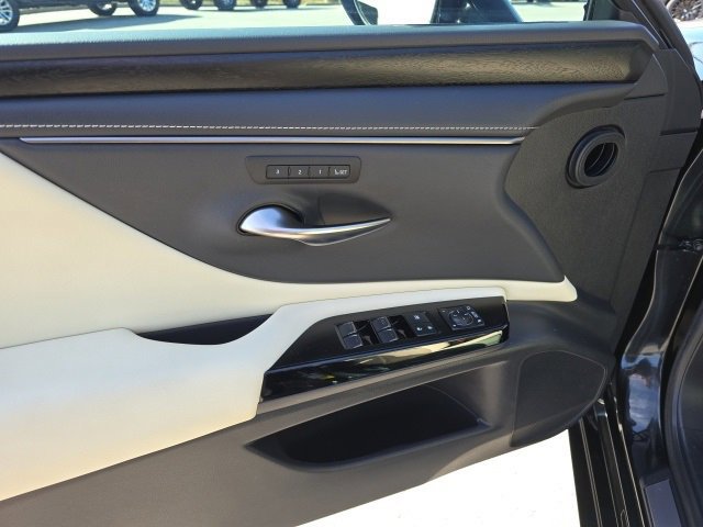 Used 2022 Lexus ES 350 w/ Premium Package image 12