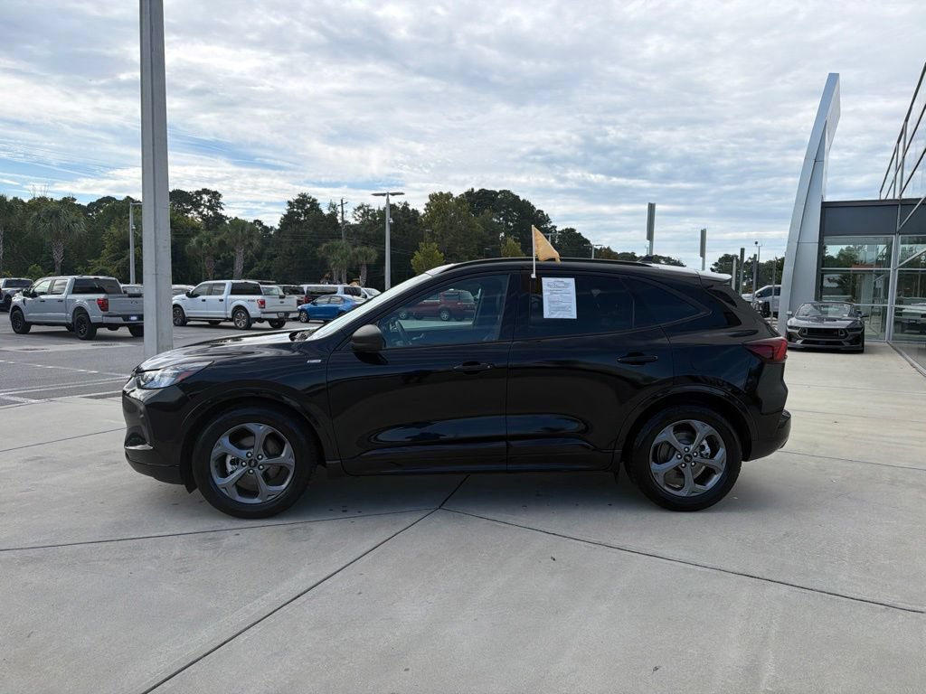 Certified 2023 Ford Escape ST-Line w/ Tech Pack #1 FWD image 4