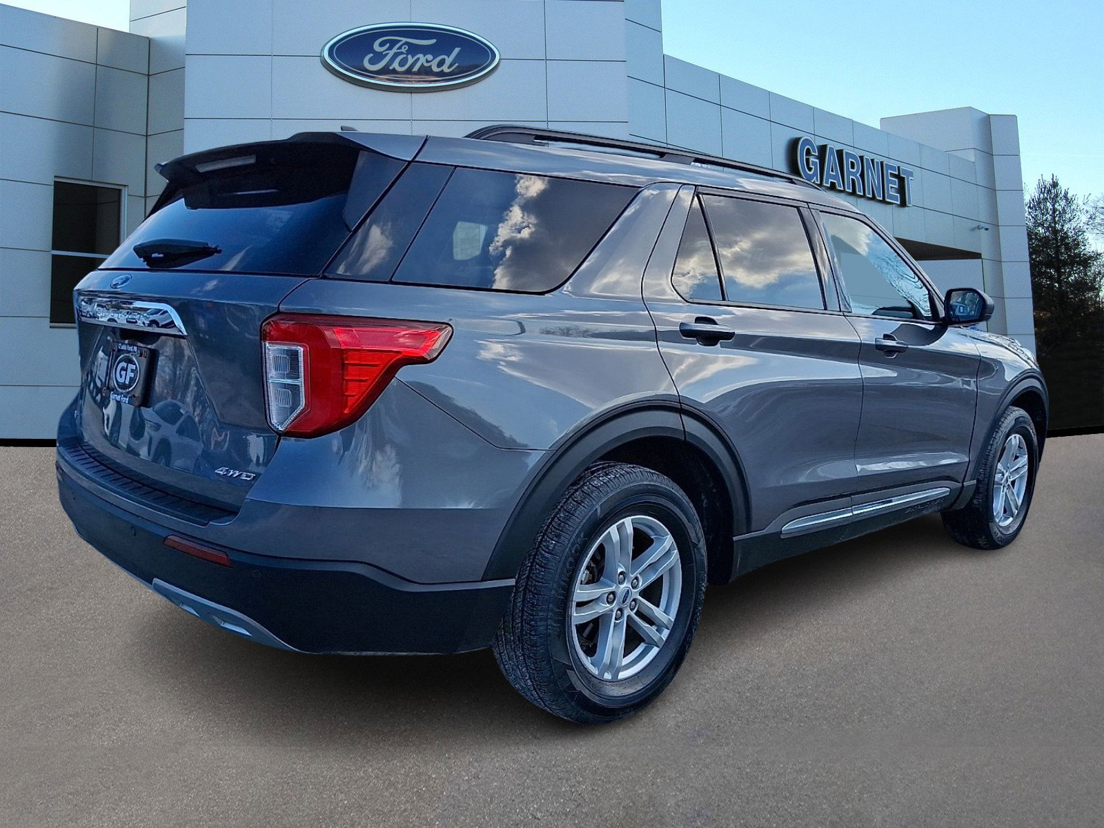 Certified 2023 Ford Explorer XLT w/ Equipment Group 202A AWD/4WD image 8