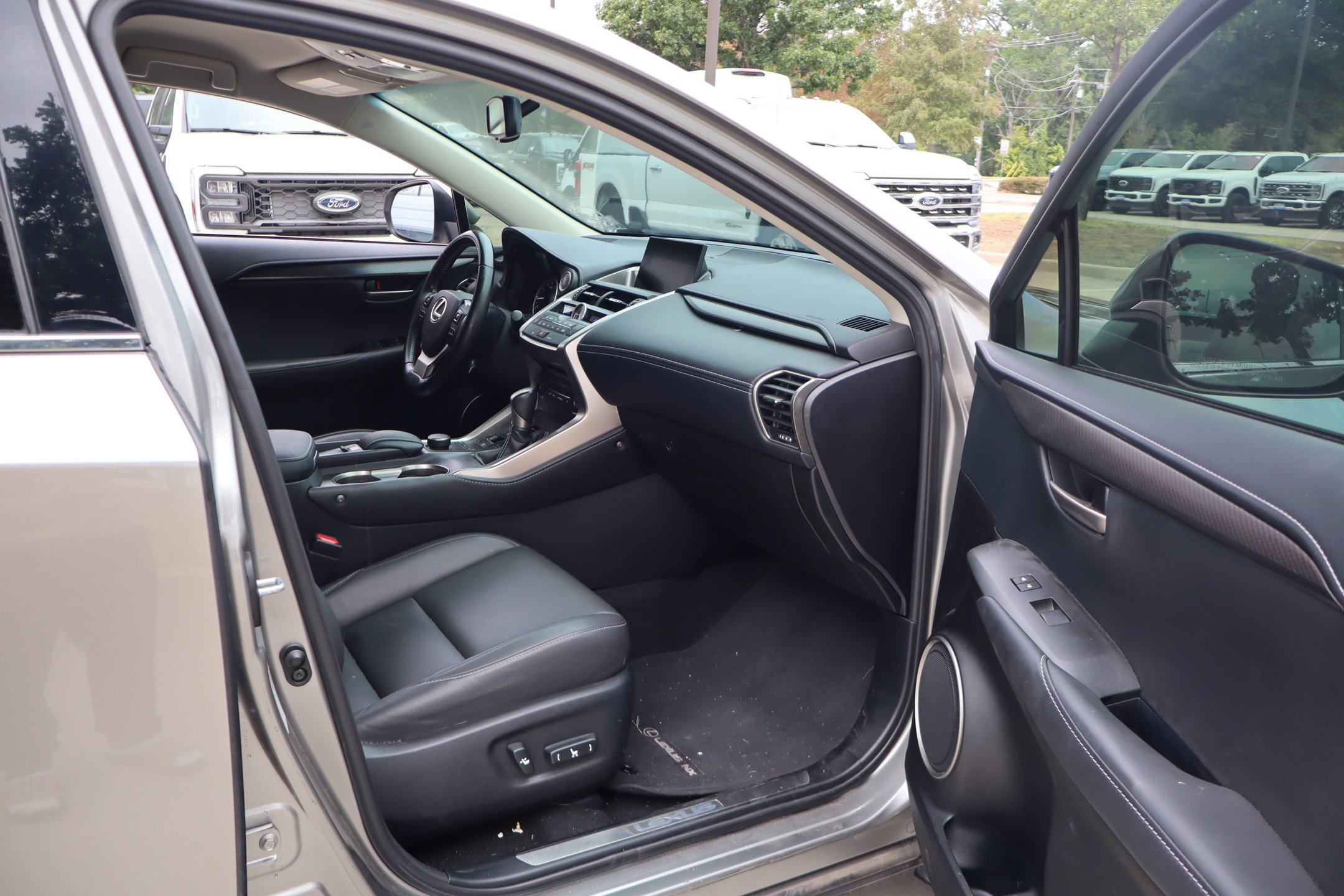 Used 2017 Lexus NX 200t FWD image 30