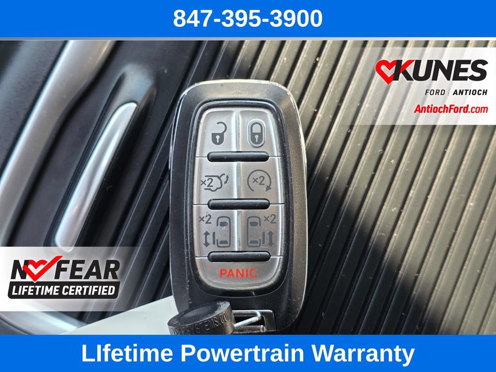 Used 2023 Chrysler Pacifica Touring-L FWD image 43