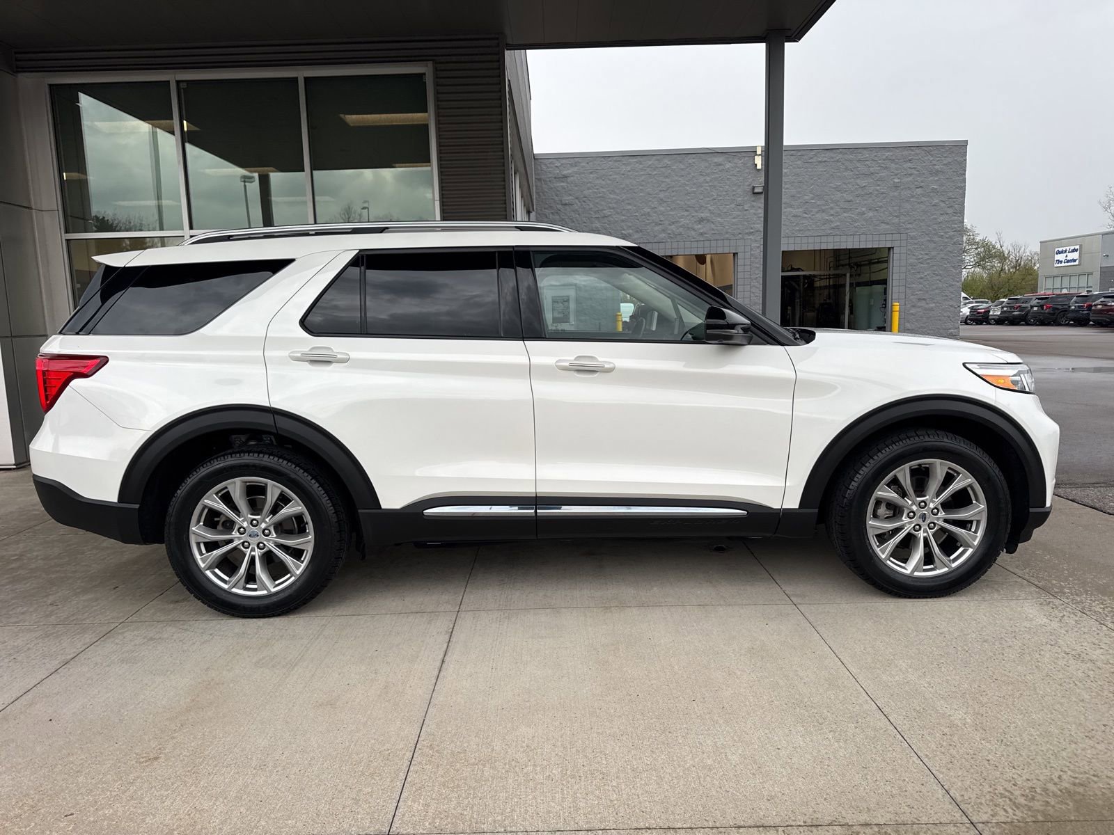 Certified 2023 Ford Explorer Limited w/ Limited Technology Package AWD/4WD image 2