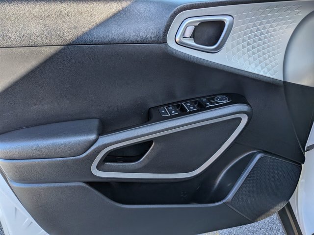 Used 2024 Kia Soul LX w/ Option Group 015 FWD image 11
