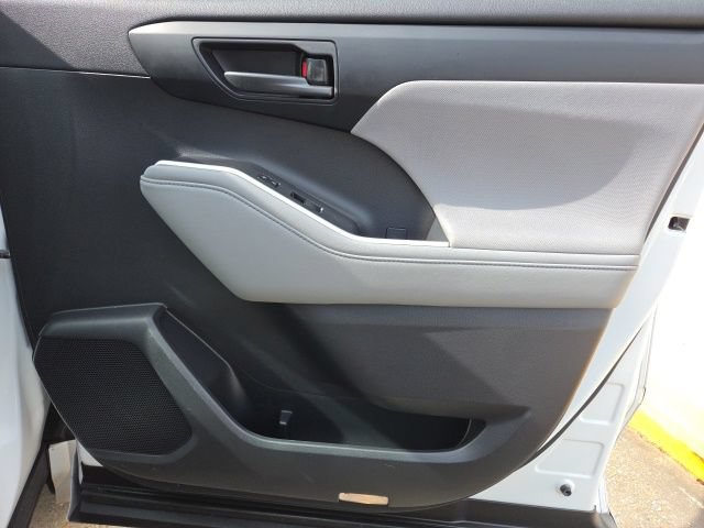 Used 2020 Toyota Highlander LE w/ Protection Package #3 FWD image 18