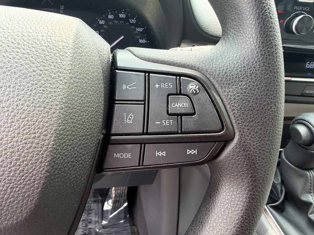 Used 2023 Toyota Sienna LE w/ LE Plus Package FWD image 31
