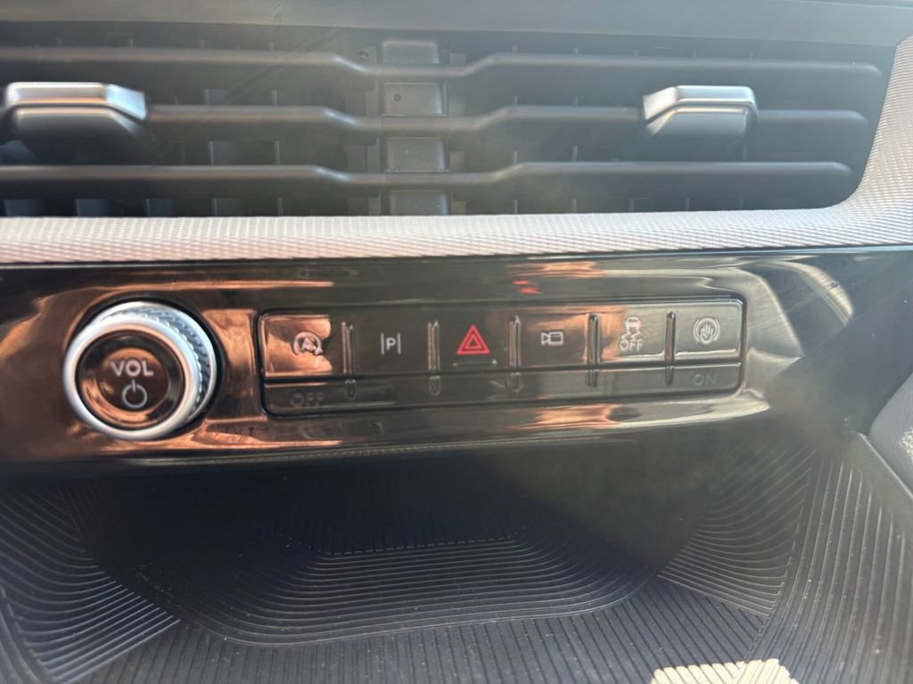 Certified 2025 Ford Explorer Active w/ Active Comfort Package AWD/4WD image 27