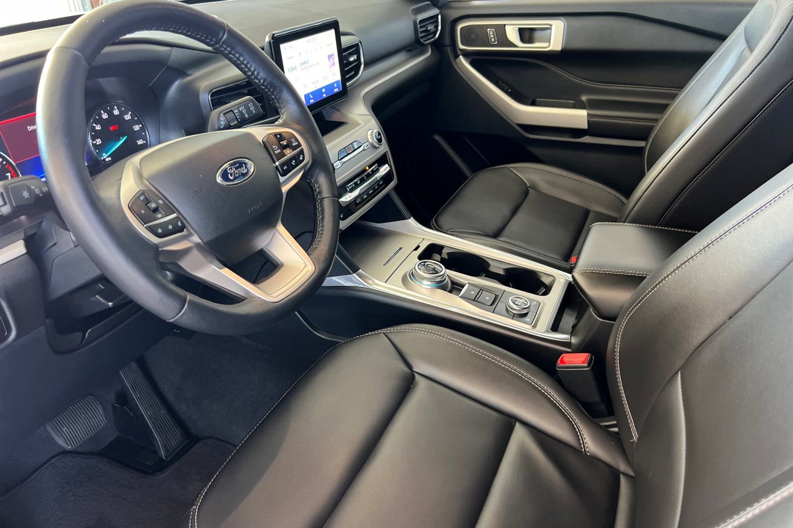 Certified 2023 Ford Explorer XLT w/ Equipment Group 202A image 14