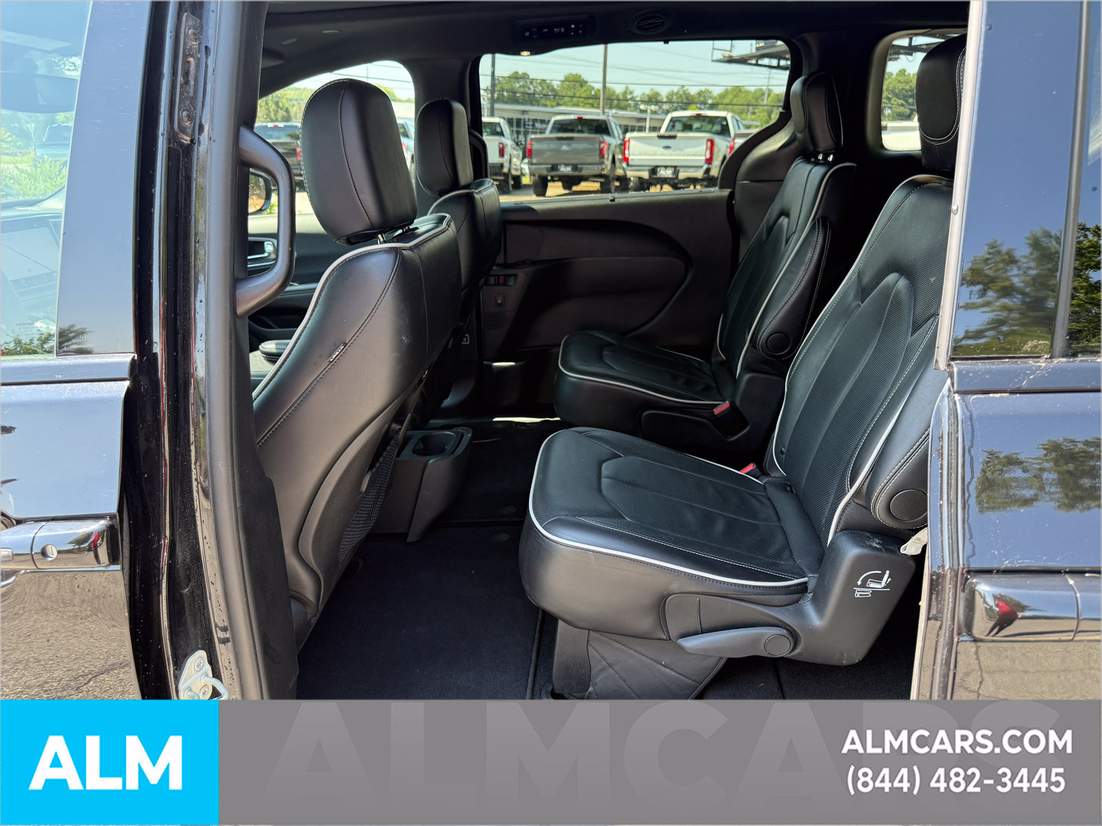 Used 2025 Chrysler Pacifica Limited FWD image 14