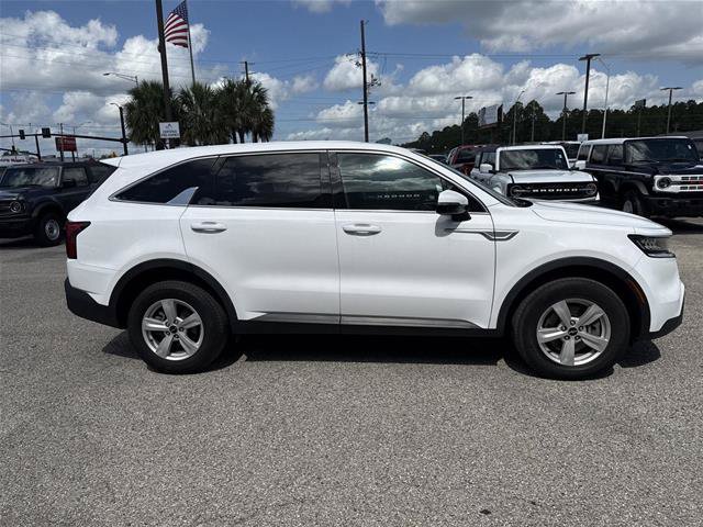 Used 2023 Kia Sorento LX AWD/4WD image 14