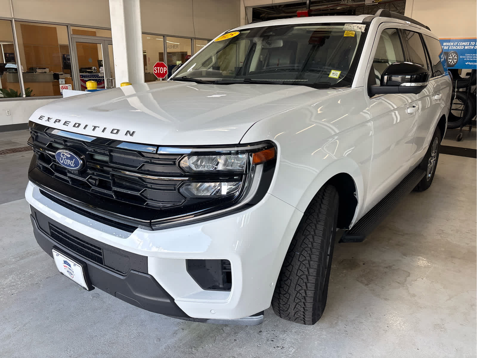 Certified 2025 Ford Expedition Active AWD/4WD image 4