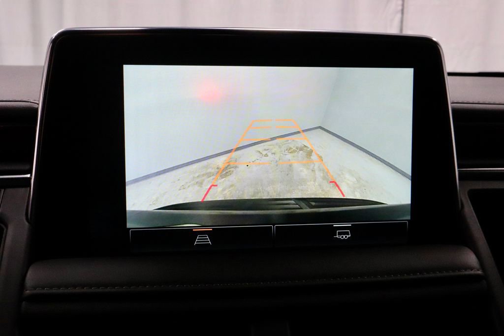 Used 2024 GMC Yukon XL SLE image 9