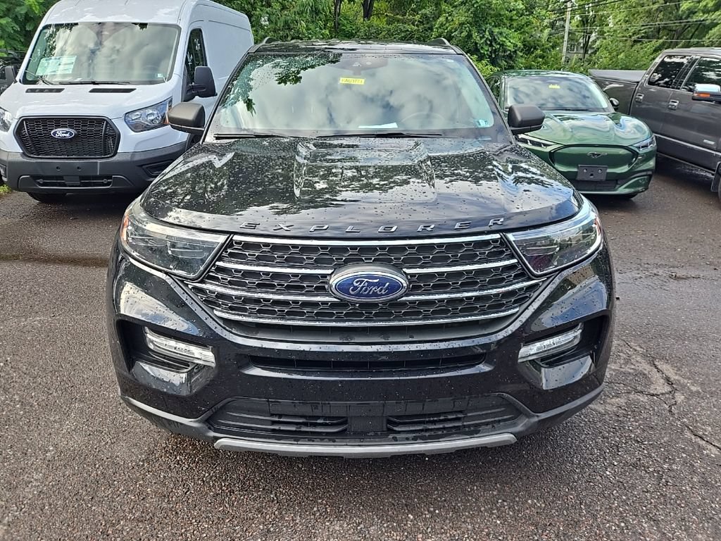 Certified 2021 Ford Explorer XLT w/ Equipment Group 202A AWD/4WD image 2