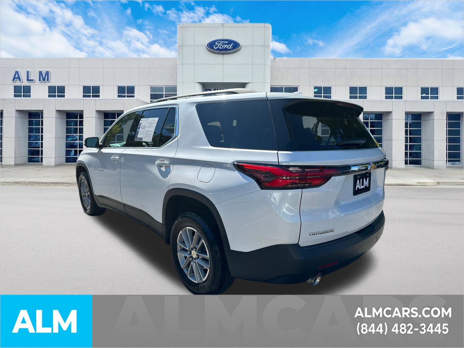 Used 2023 Chevrolet Traverse LT FWD image 8