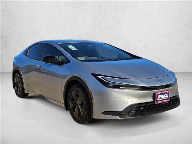 Used 2024 Toyota Prius LE FWD image 3