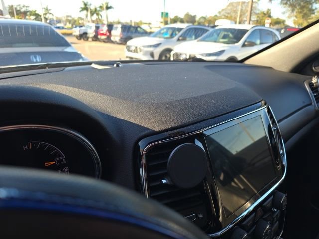 Used 2021 Jeep Grand Cherokee Laredo X image 9