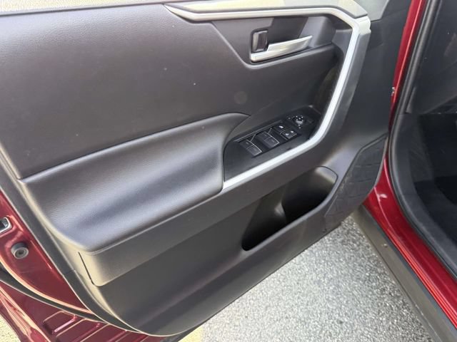Used 2025 Toyota RAV4 XLE AWD/4WD image 19