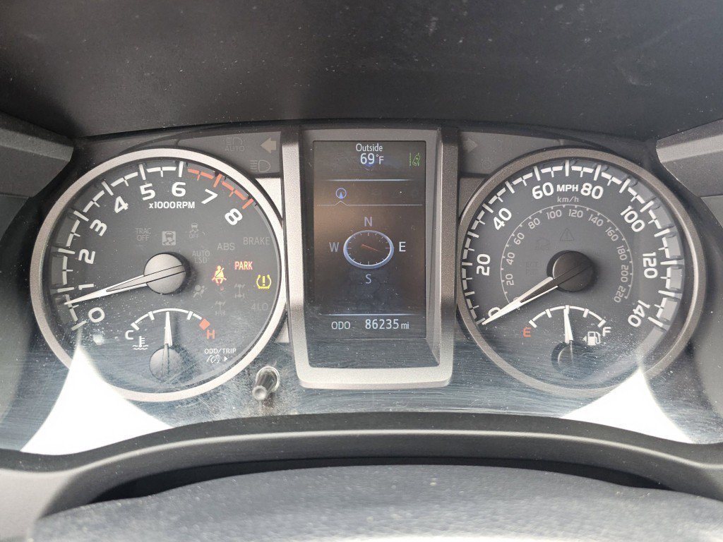 Used 2020 Toyota Tacoma TRD Off-Road w/ Technology Package AWD/4WD image 33