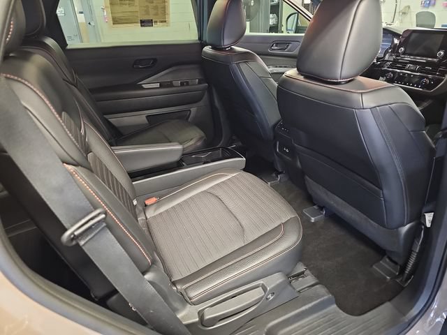 Used 2024 Nissan Pathfinder Rock Creek AWD/4WD image 11