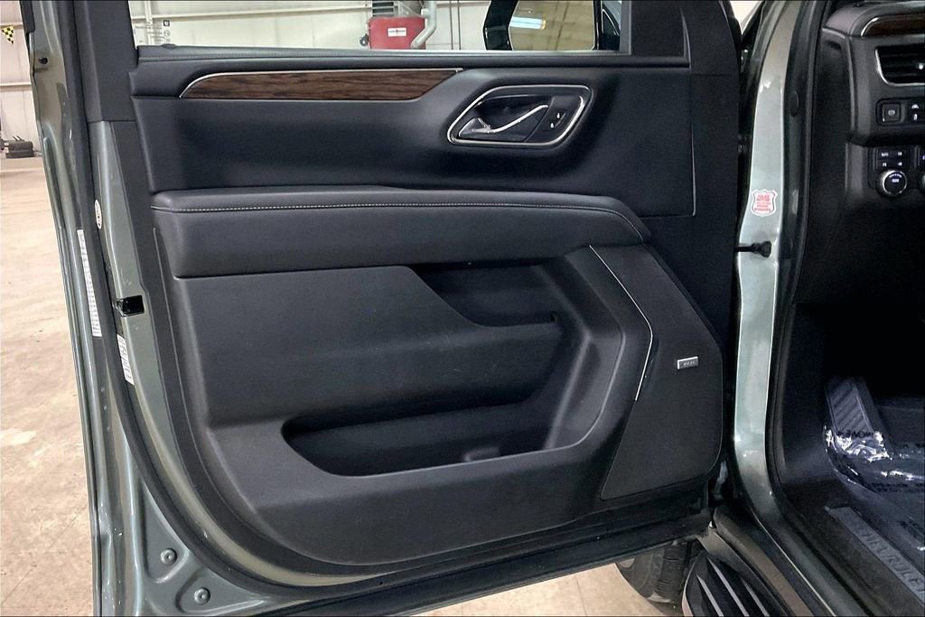 Used 2023 Chevrolet Suburban Premier image 20