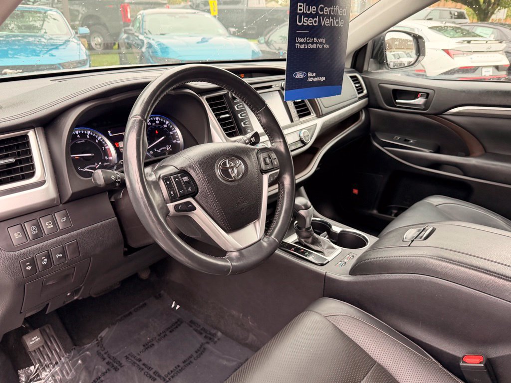 Used 2019 Toyota Highlander Limited Platinum AWD/4WD image 10