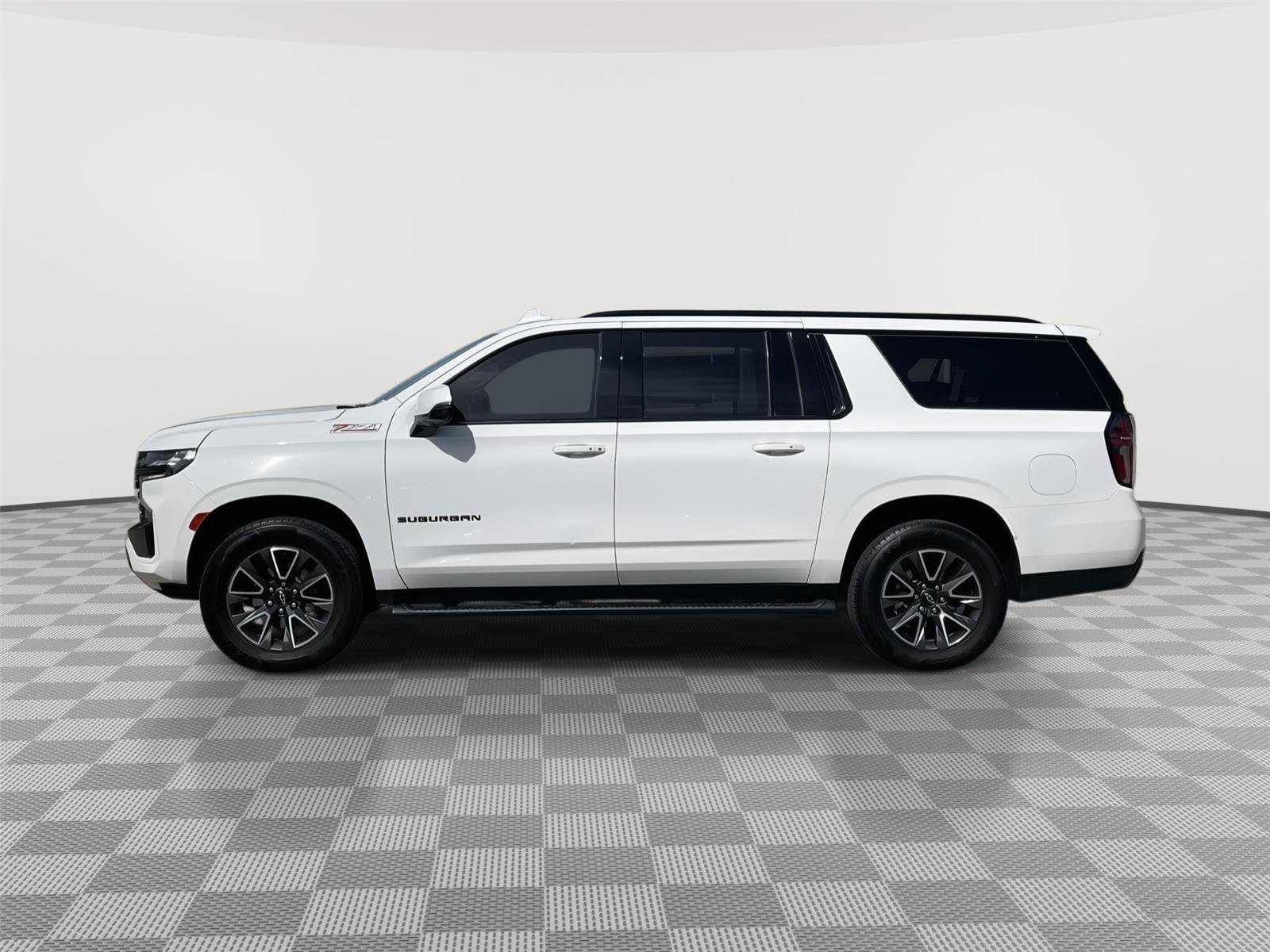 Used 2023 Chevrolet Suburban Z71 w/ Luxury Package AWD/4WD image 2