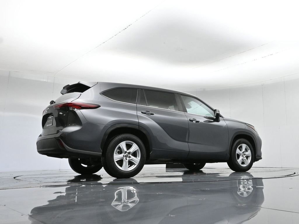 Used 2024 Toyota Highlander LE image 14