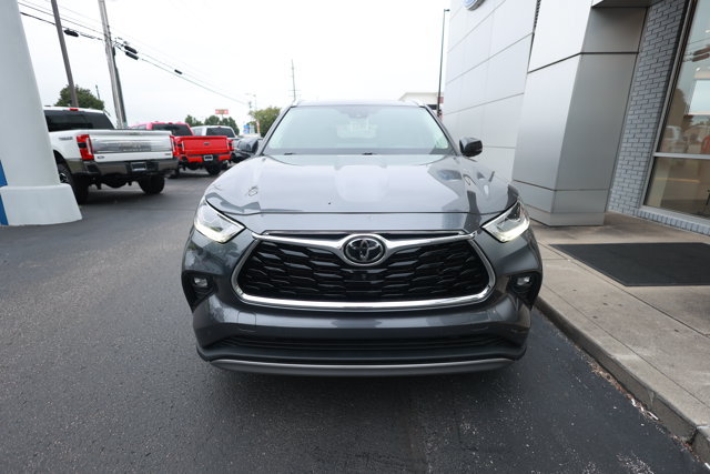 Used 2021 Toyota Highlander Platinum AWD/4WD image 2