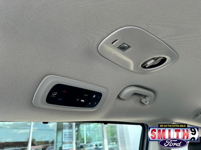 Used 2024 Chrysler Pacifica Touring-L FWD image 38