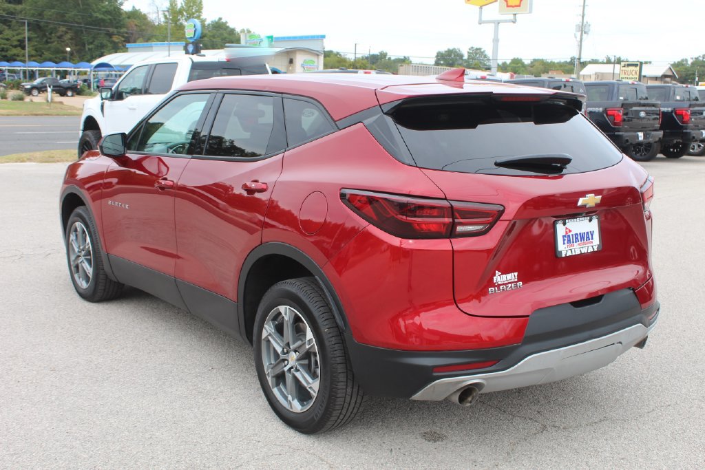 Used 2023 Chevrolet Blazer LT w/ Driver Confidence Package FWD image 3