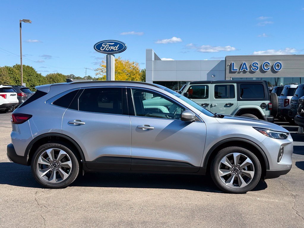 Certified 2024 Ford Escape Platinum AWD/4WD image 33