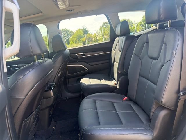 Used 2024 Kia Telluride EX w/ EX Captain's Chair Package AWD/4WD image 17