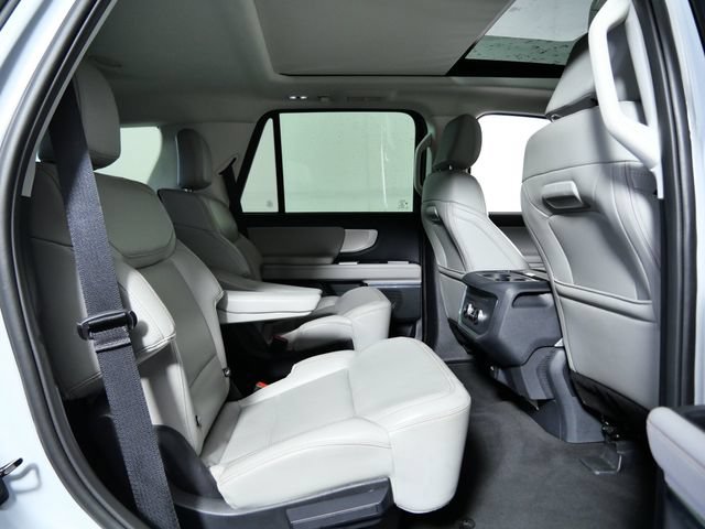 Certified 2025 Ford Expedition Active AWD/4WD image 12