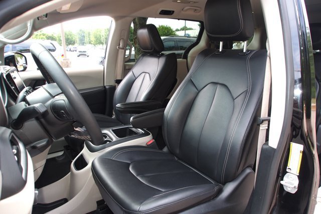 Used 2024 Chrysler Pacifica Touring-L FWD image 20