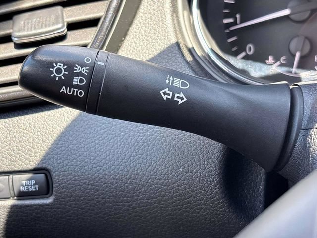 Used 2018 Nissan Rogue SV w/ Premium Package AWD/4WD image 31