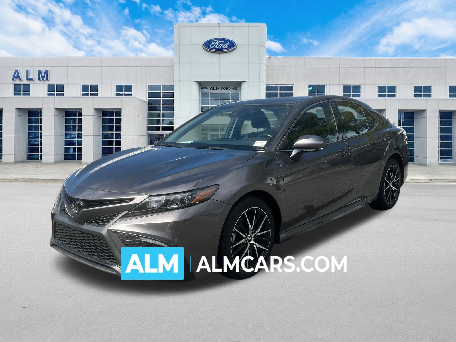 Used 2022 Toyota Camry SE w/ Convenience Package