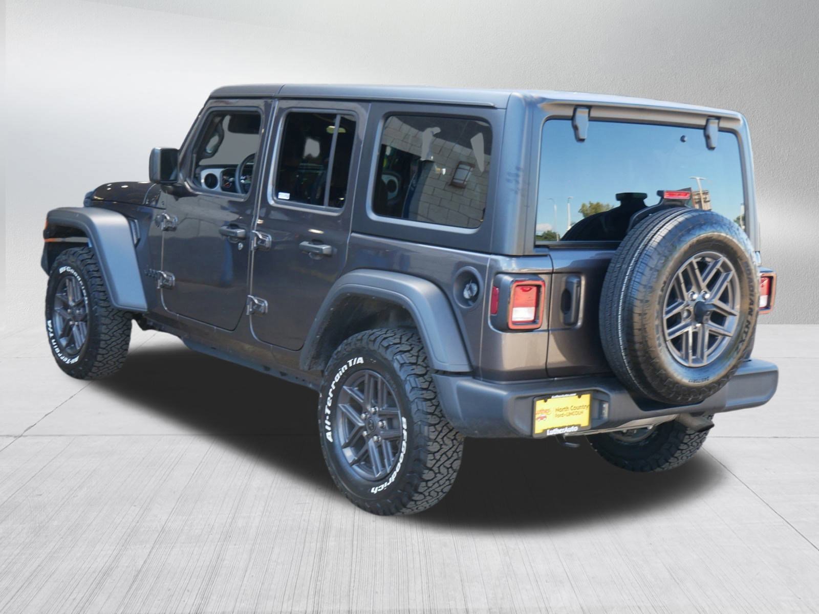 Used 2024 Jeep Wrangler Sport S image 3