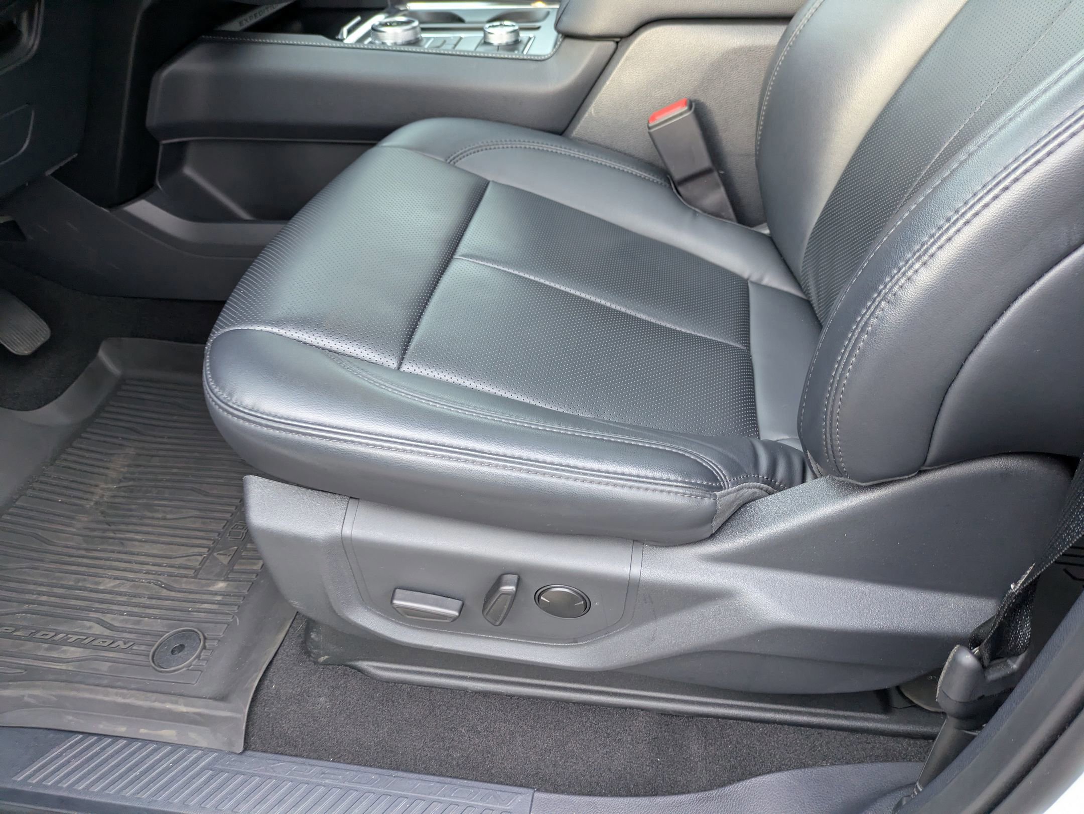 Certified 2024 Ford Expedition XLT image 13