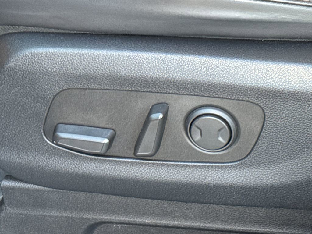 Used 2022 Kia Carnival LX image 25