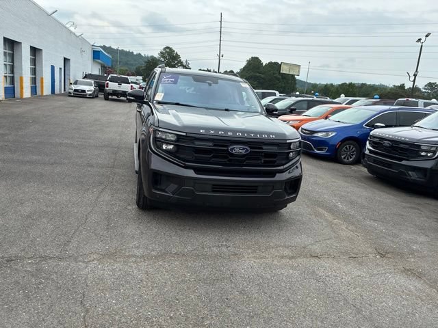 Certified 2025 Ford Expedition Active AWD/4WD image 5