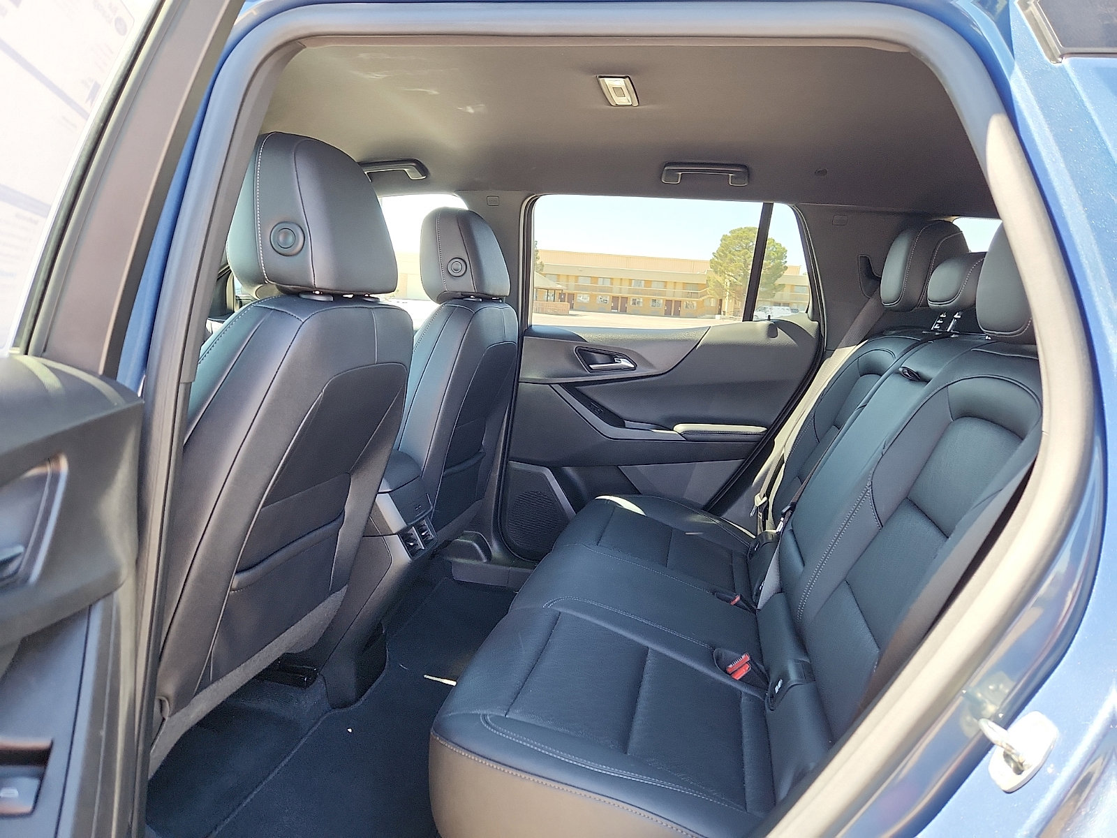 Used 2025 Chevrolet Equinox LT w/ Convenience Package II image 9